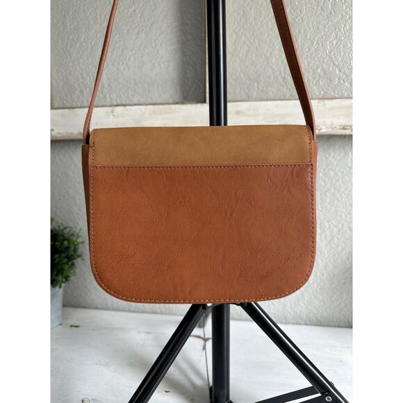 Universal Thread Crossbody Bag Womens Brown/Tan Purse Zip Closure Faux Suede - Picture 3 of 10